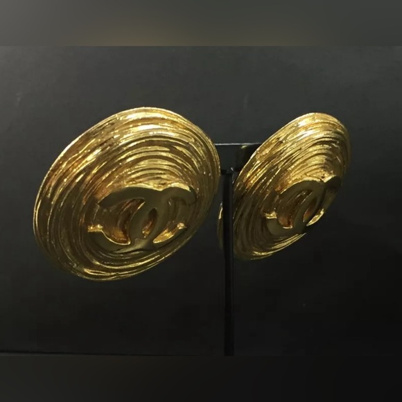 CHANEL CC Logo Gold Tone Earrings - Picture 3 of 8